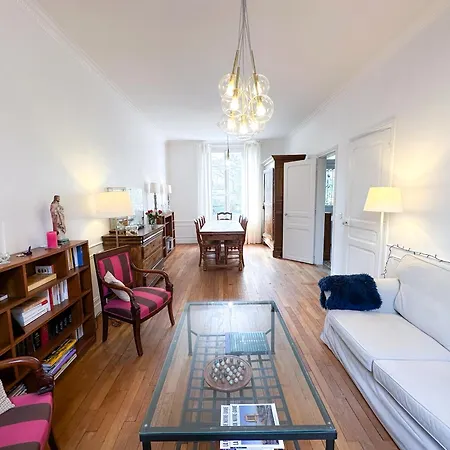 A Colombes Villa